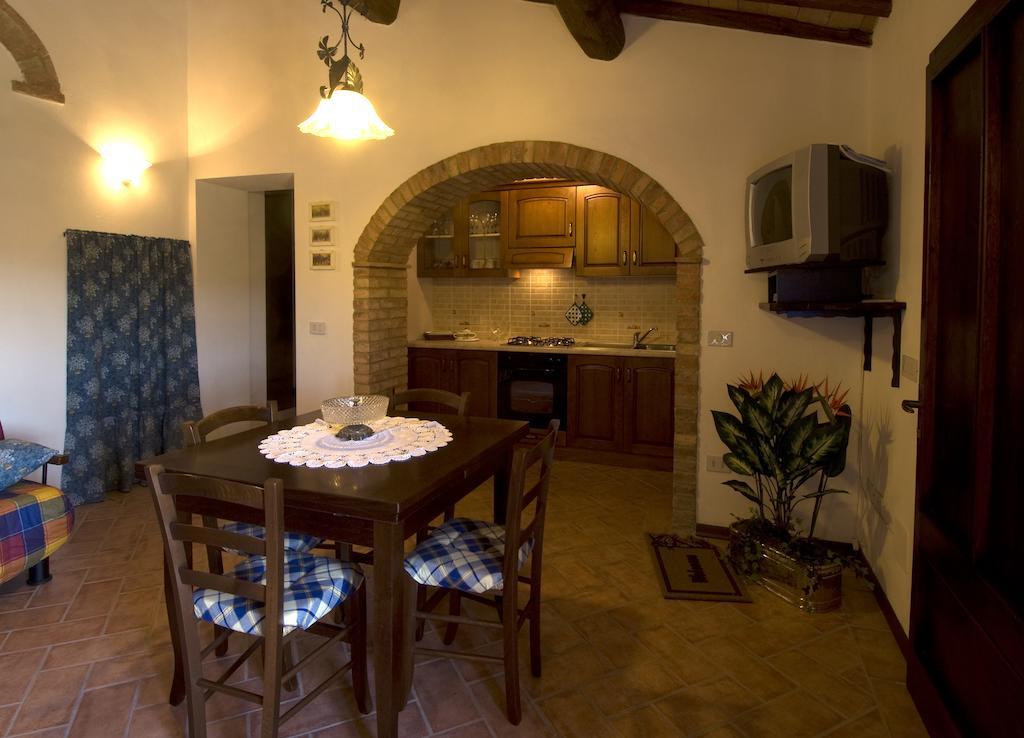 Casa Il Ponte Lägenhet Chianni Rum bild